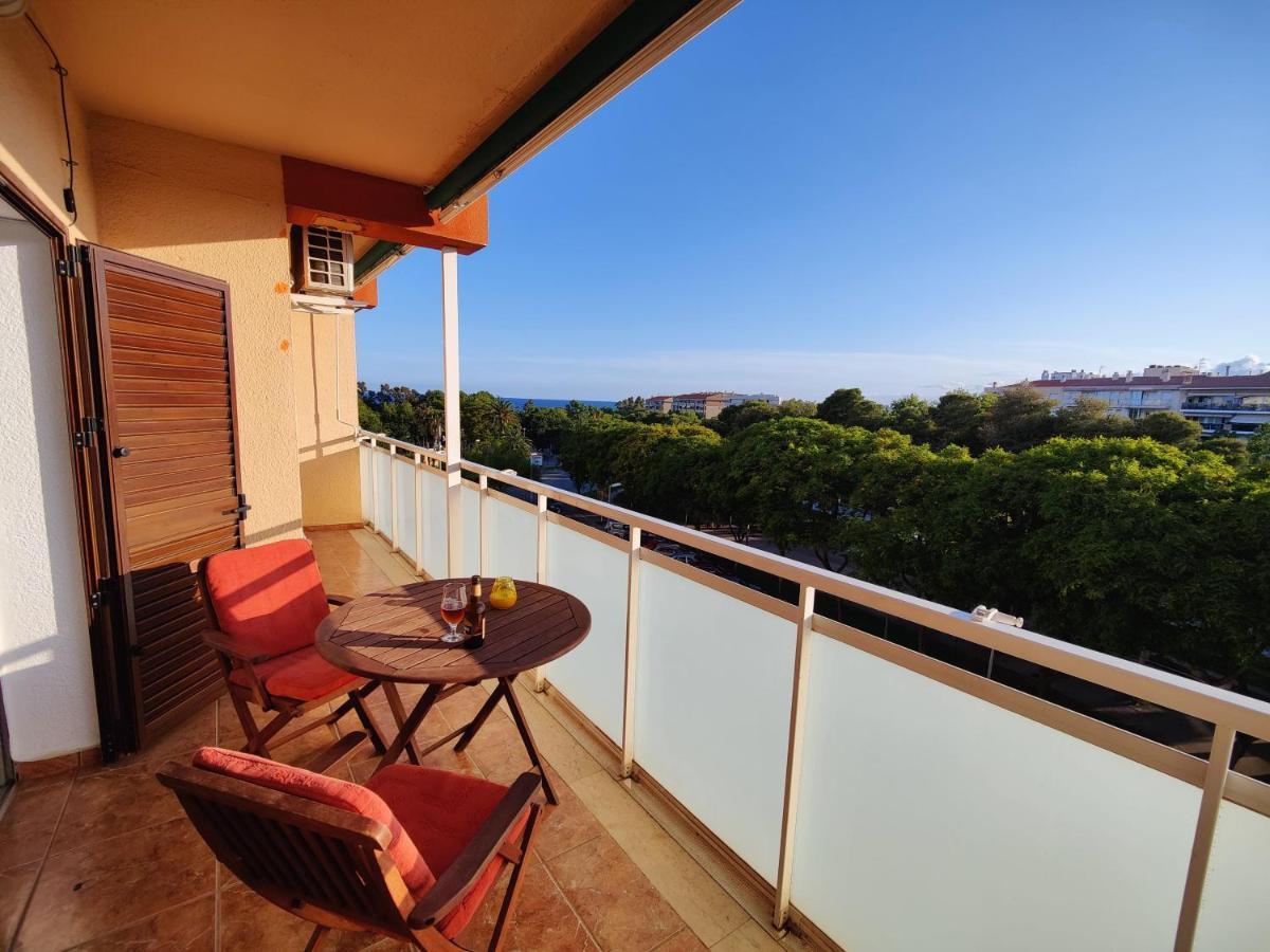 カンブリルスSunny Flat With Balcony And Sea Viewsアパートメント エクステリア 写真