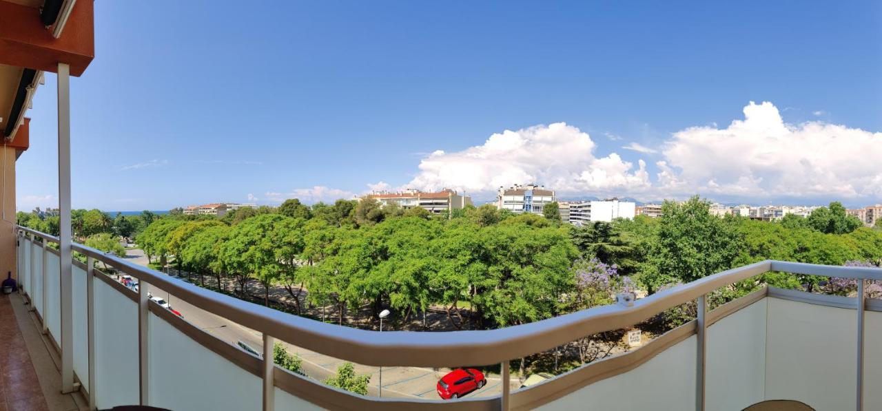 カンブリルスSunny Flat With Balcony And Sea Viewsアパートメント エクステリア 写真