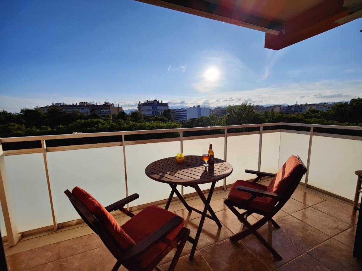 カンブリルスSunny Flat With Balcony And Sea Viewsアパートメント エクステリア 写真