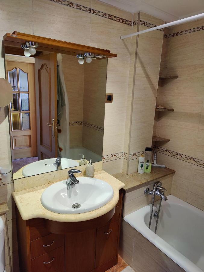 カンブリルスSunny Flat With Balcony And Sea Viewsアパートメント エクステリア 写真