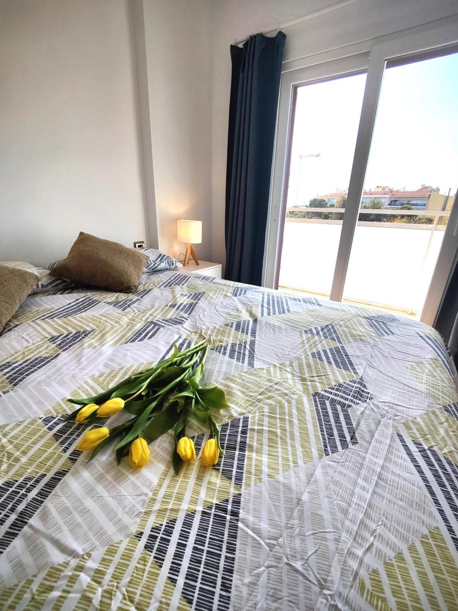 カンブリルスSunny Flat With Balcony And Sea Viewsアパートメント エクステリア 写真